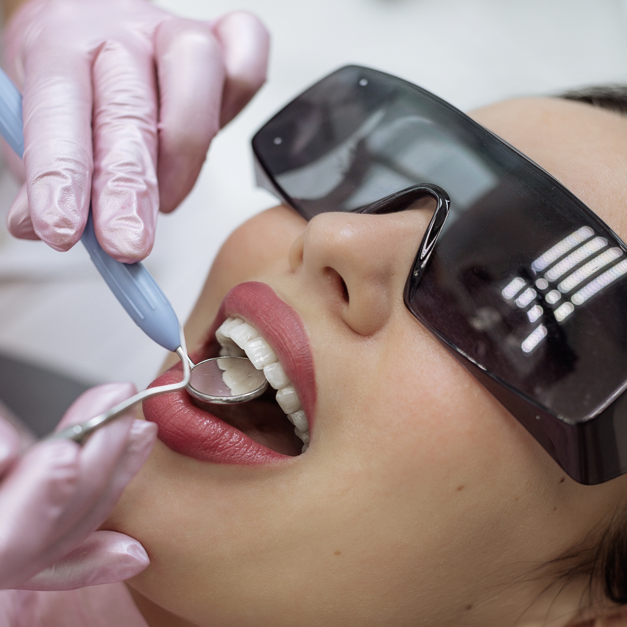 Лечение зубов в центре «Династия»